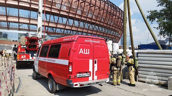На стройплощадке «Ледовой арены» в Екатеринбурге ликвидировали открытое горение