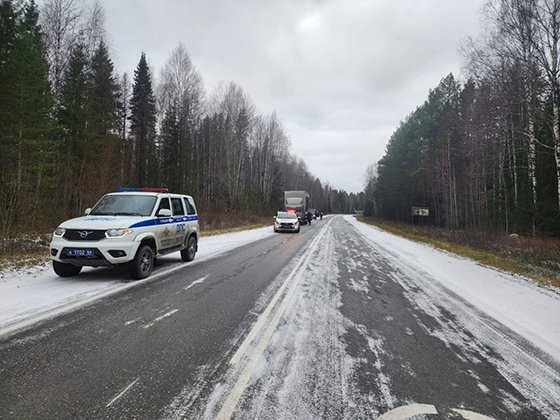 В Свердловской области из-за гололеда введены ограничения движения на трассе Первоуральск — Шаля с 18 по 55 км