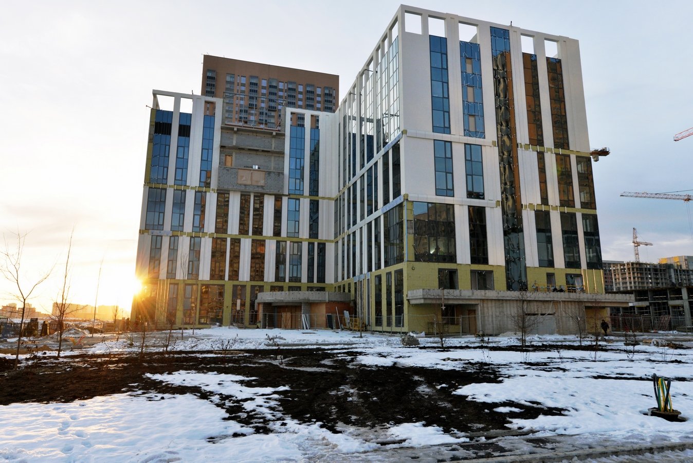 В Академическом районе Екатеринбурга завершается строительство девятиэтажной поликлиники для взрослых