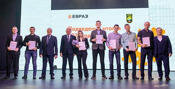 Около 100 молодых сотрудников уральских предприятий ЕВРАЗа получили корпоративные награды и благодарности