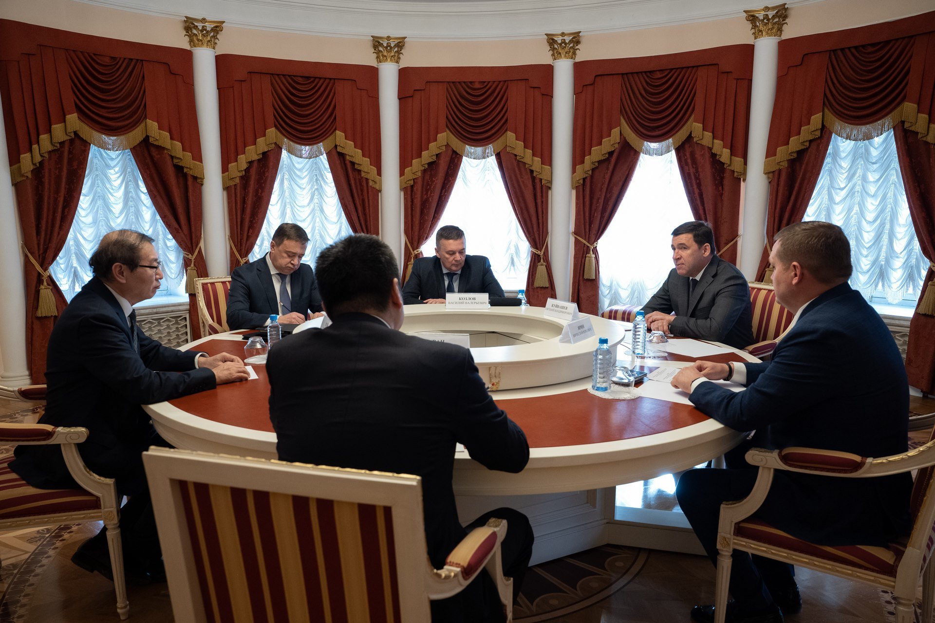 Свердловский губернатор Евгений Куйвашев поблагодарил генкоснула КНР в Екатеринбурге за укрепление торгово-экономического партнерства