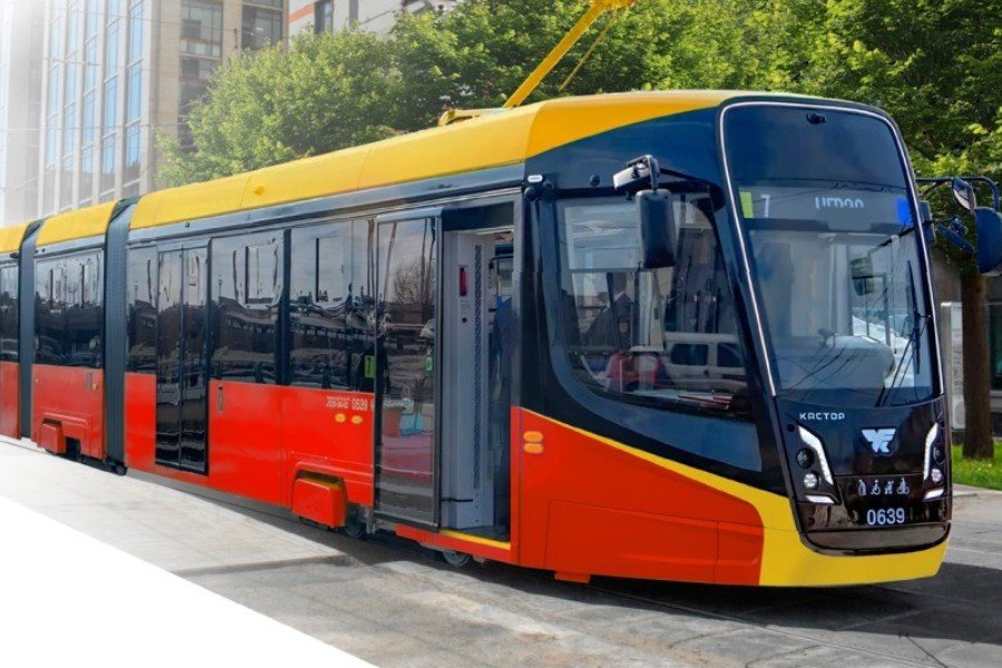 В Екатеринбурге после майских праздников на маршрут № 18 выйдет новый трехсекционный трамвай «Кастор»
