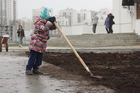 В Академическом районе Екатеринбурга в 15-й раз прошел традиционный общегородской субботник в рамках Месячника чистоты