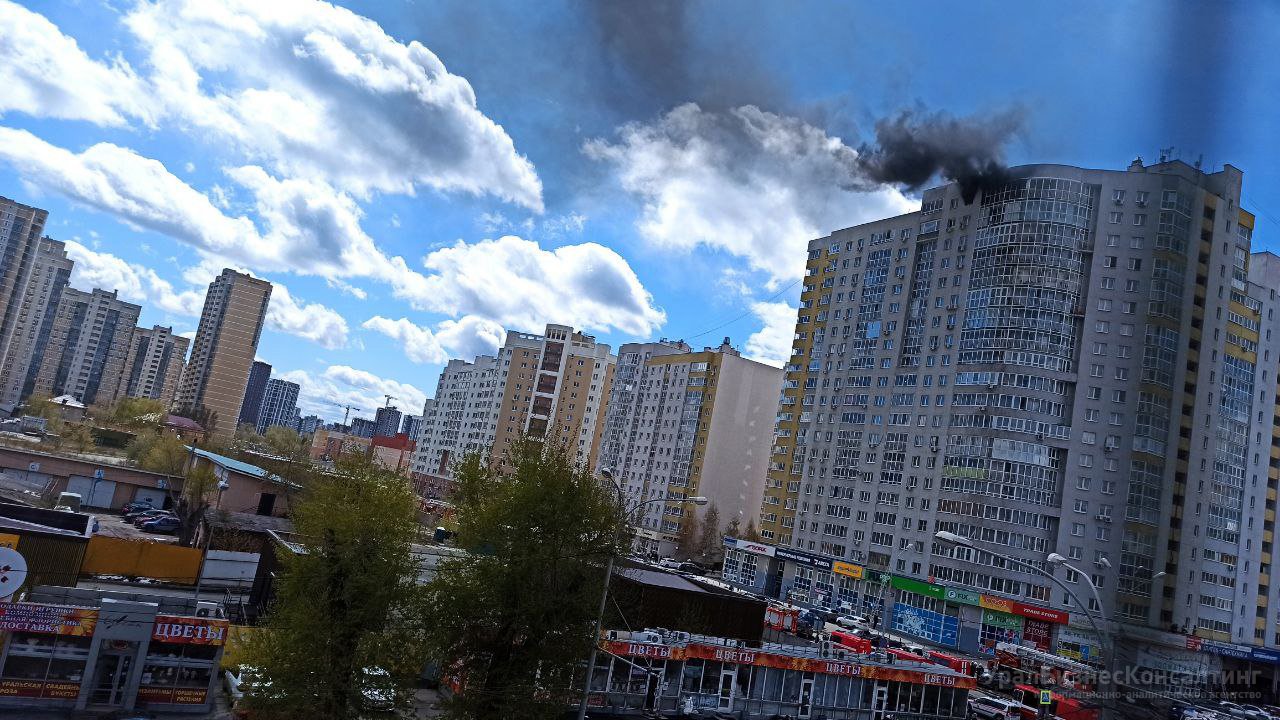 Прокуратура начала проверку по факту пожара в жилом доме напротив Южного автовокзала в Екатеринбурге