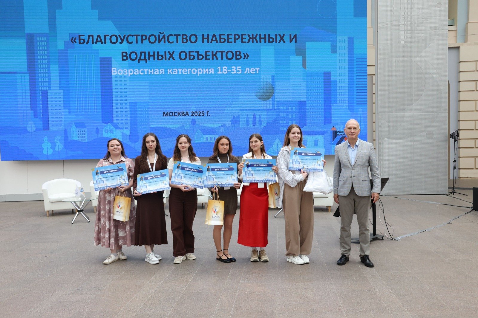 Архитекторы Академического района Екатеринбурга вошли в тройку лидеров всероссийского конкурса «Идеи, преображающие города» Архитекторы Академического района Екатеринбурга вошли в тройку лидеров всероссийского конкурса «Идеи, преображающие города»