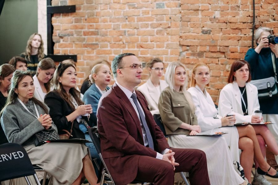В Екатеринбурге на выставке «Тонкие грани» представили уникальные ювелирные изделия