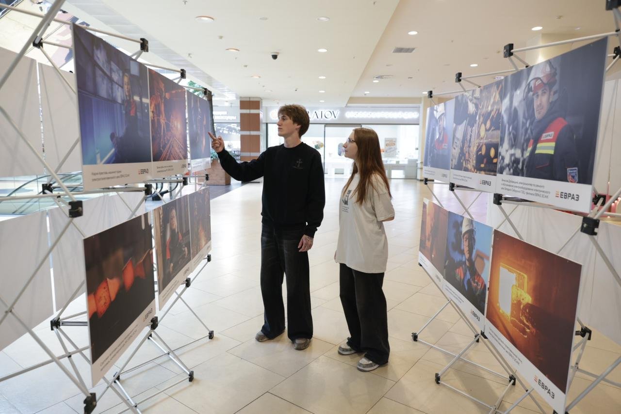 В Новокузнецке открылась фотовыставка с портретами сотрудников ЕВРАЗ ЗСМК