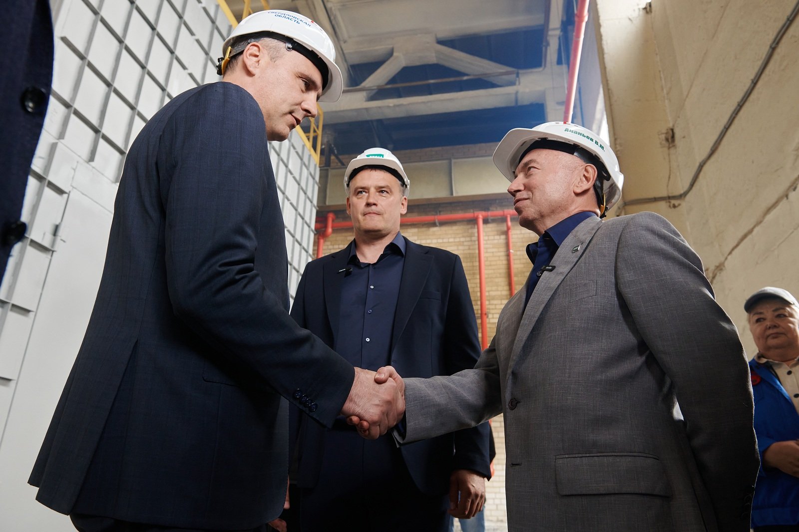 Денис Паслер оценил ход модернизации завода минераловатных плит «Атомстройкомплекса» в Богдановиче