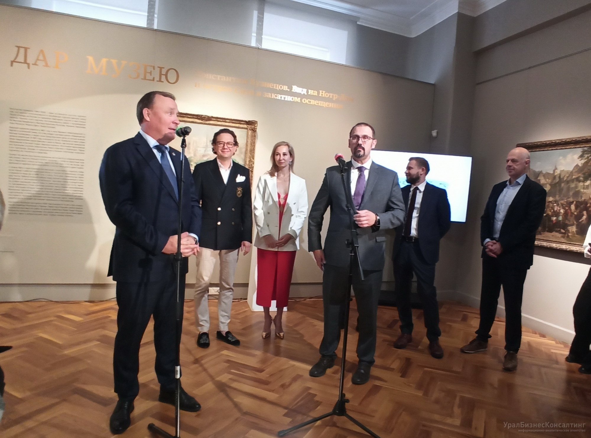 Екатеринбургскому музею ИЗО передали в дар картину русского импрессиониста Константина Кузнецова «Вид на Нотр-Дам и остров Сите в закатном освещении»