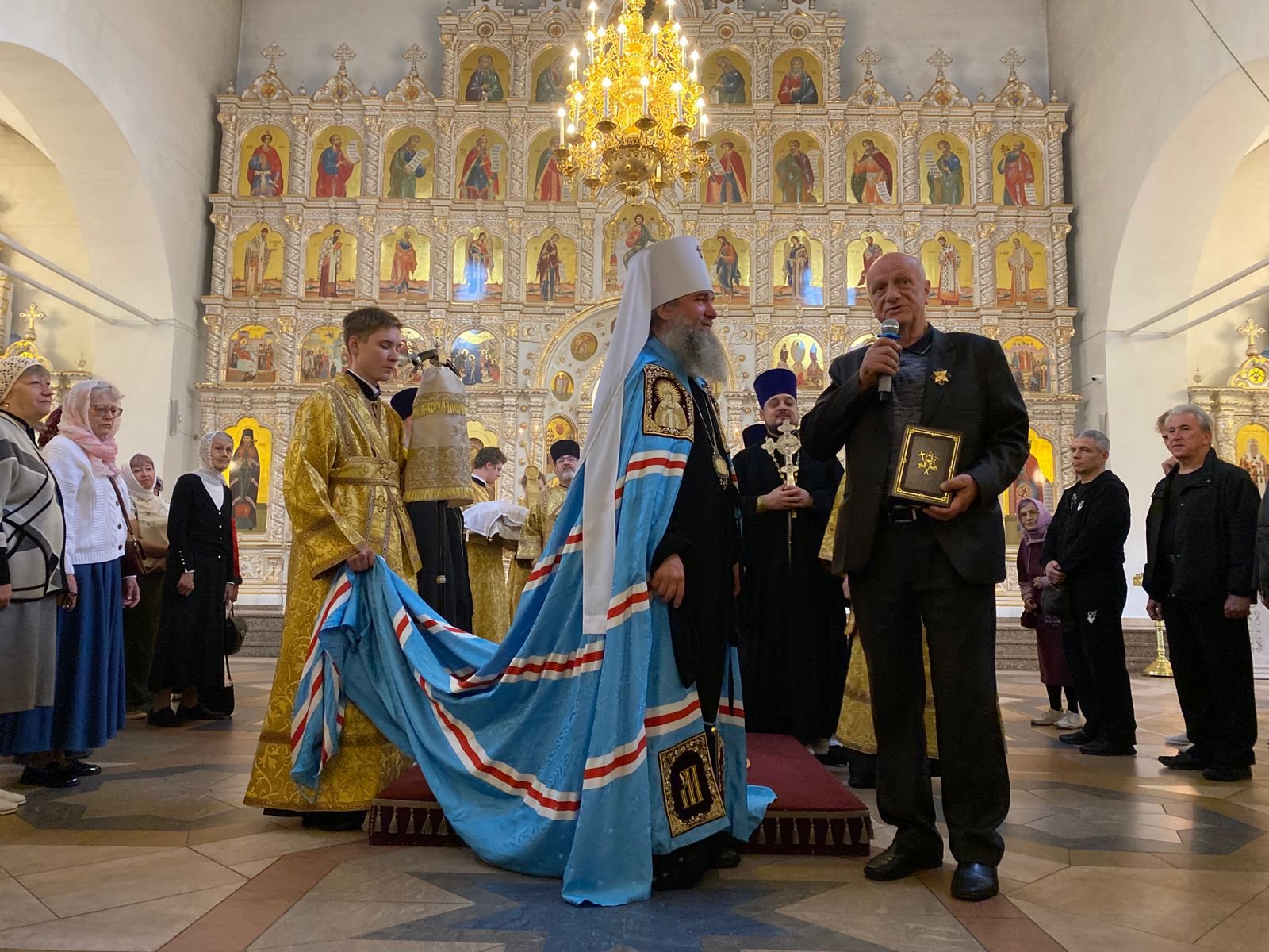 В Академическом районе Екатеринбурга отметили первый юбилей храма Святых Божиих строителей В Академическом районе Екатеринбурга отметили первый юбилей храма Святых Божиих строителей
