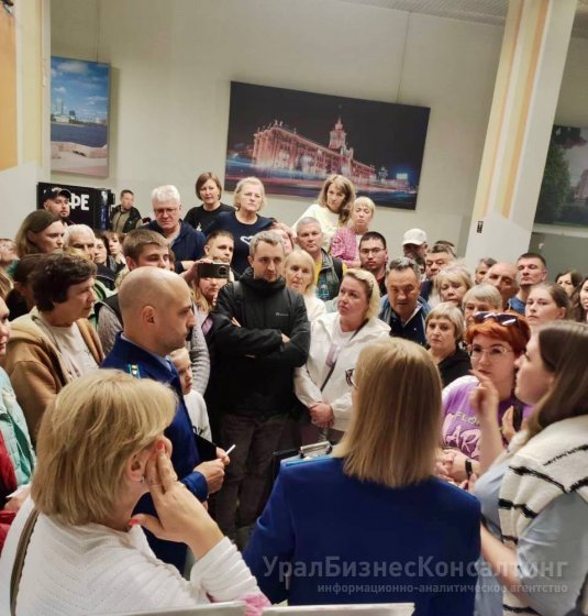 Прокуратура вмешалась в ситуацию с задержкой рейса Azur air в Екатеринбурге