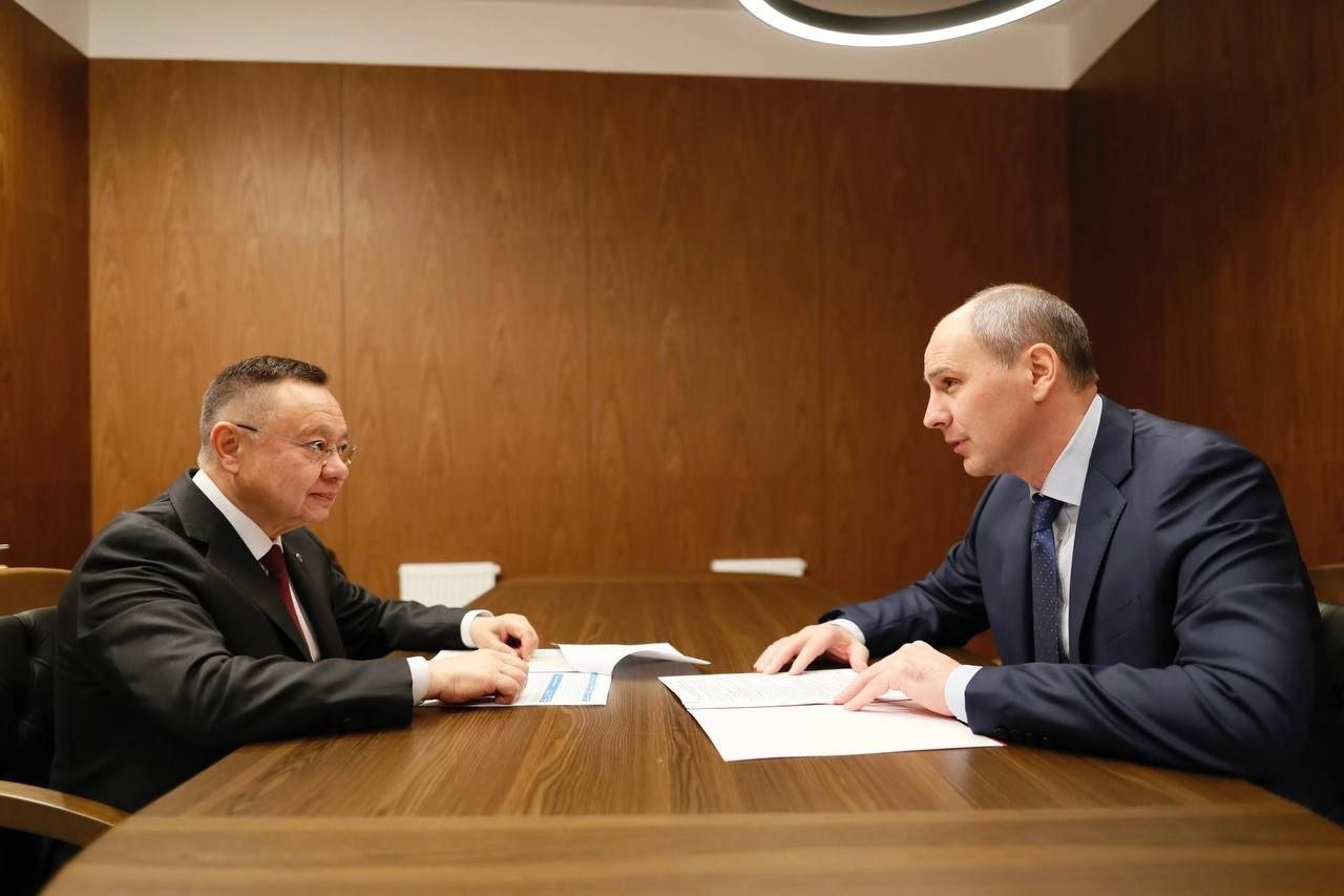 Свердловский губернатор и глава Минстроя РФ обсудили темпы строительства жилья в регионе