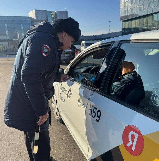 В Екатеринбурге сотрудники ГАИ выявили 21 нарушение в работе такси