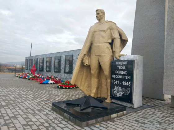 ЕВРАЗ направил более 1,2 млн рублей на реконструкцию мемориалов в Качканаре ЕВРАЗ направил более 1,2 млн рублей на реконструкцию мемориалов в Качканаре