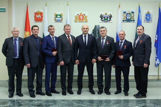 Президент РФ отметил госнаградами восемь сотрудников ЕВРАЗ НТМК